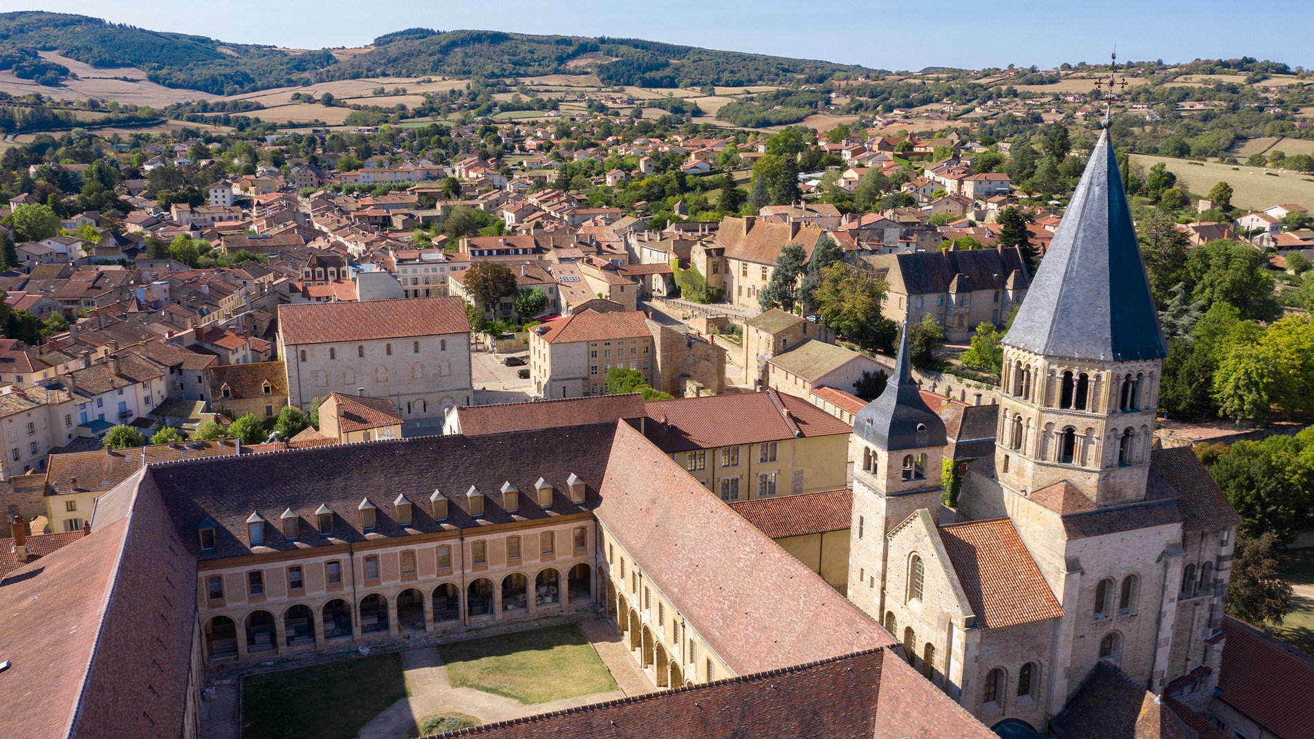Abbaye de Cluny - vue-du-ciel